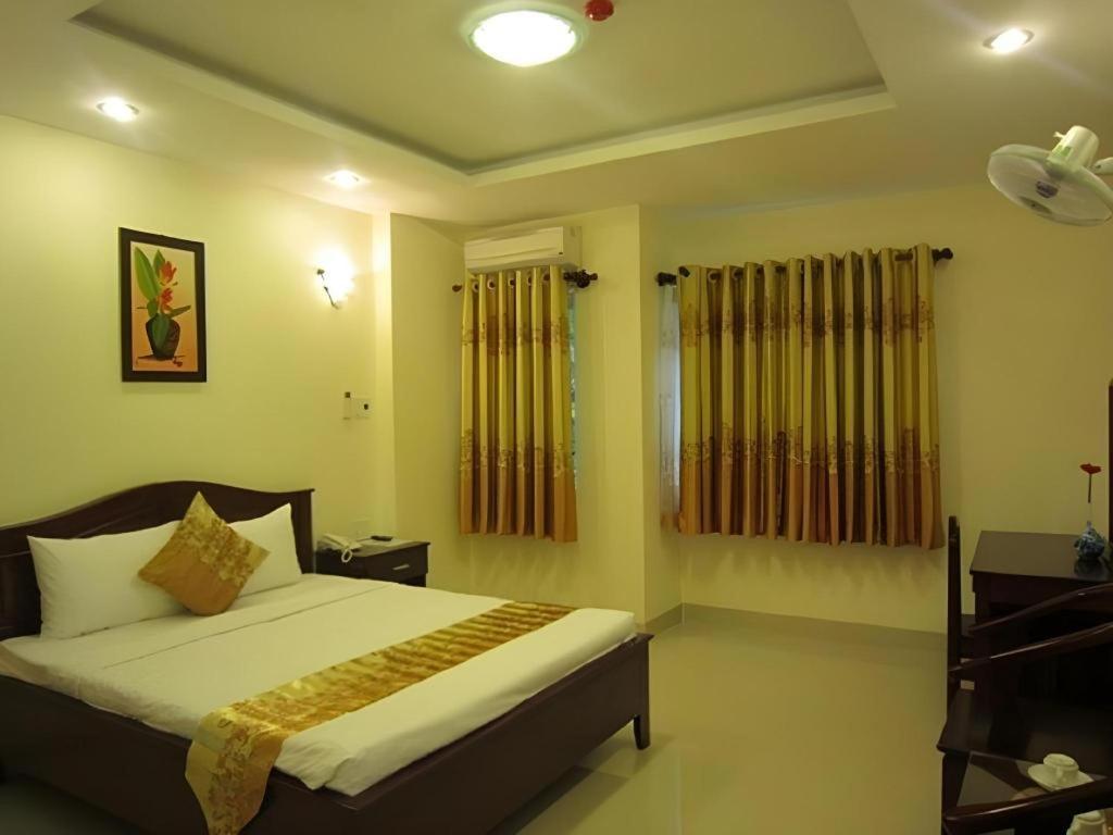 Nui Thanh Hotel Ho Chi Minh City Exterior photo